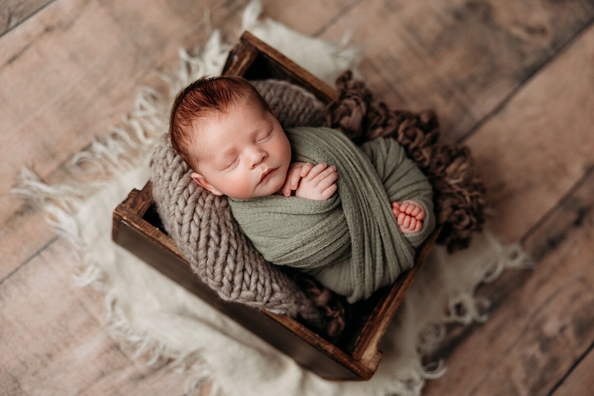 arielle_elizabeth_photography_newborn photographer, family photographer, baby photographer, milestones photographer, studio, near traverse city, near charlevoix, near petoskey, near gaylord, near harbor springs, michigan photographer_01277