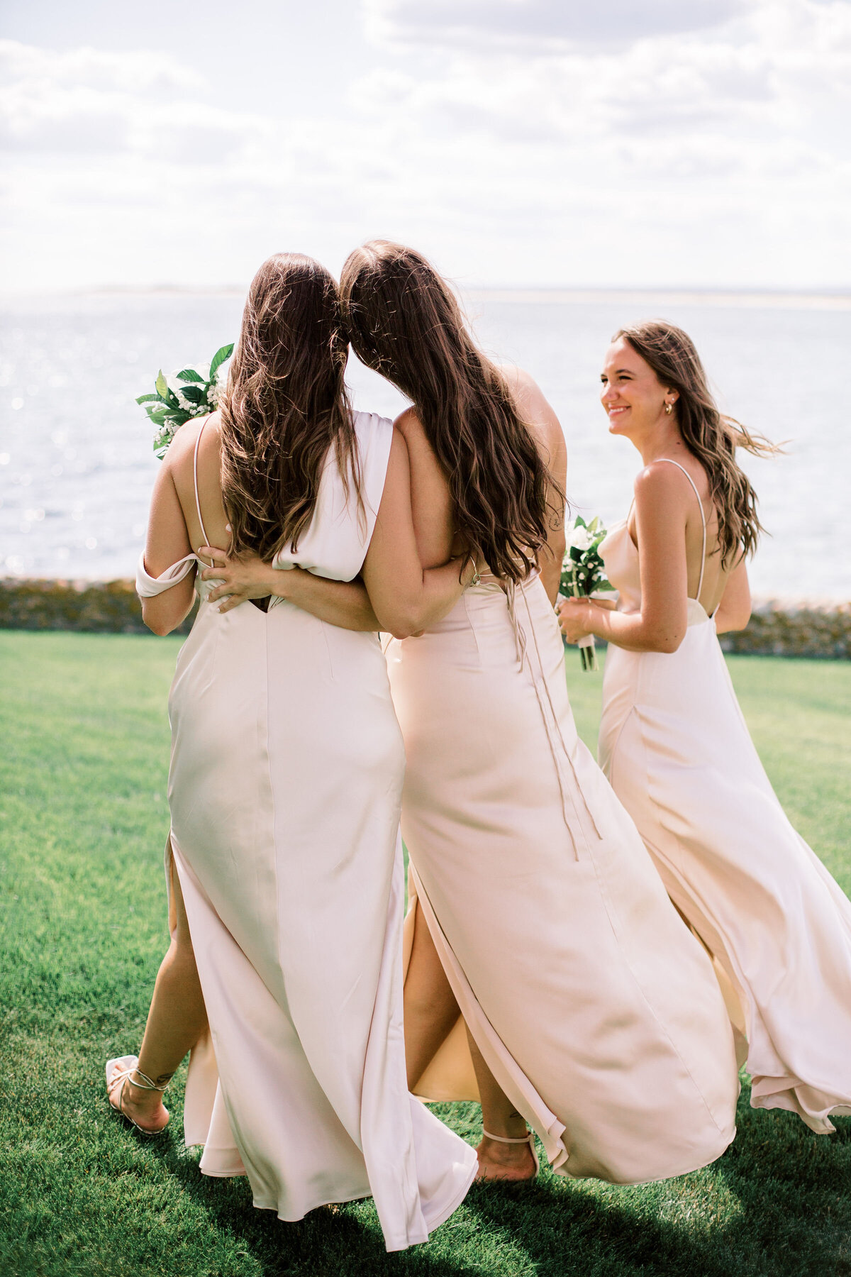 neutral-bridesmaids-dresses-in-newport-wedding-sarah-brehant-events