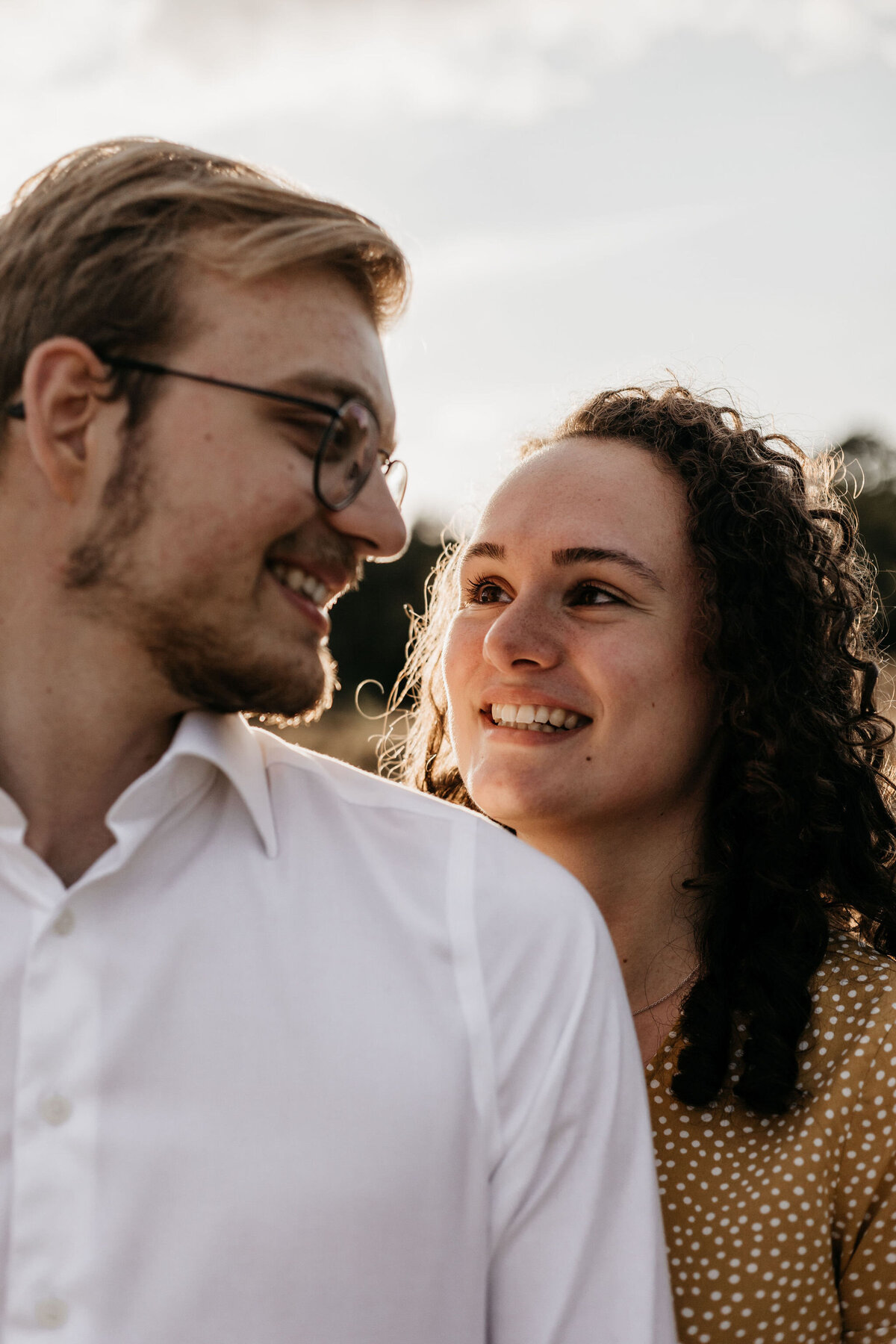 Elja & Rienk tijdens hun loveshoot in Noord-Nederland