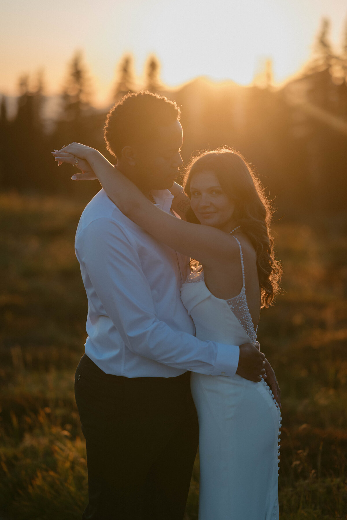 couple hugged in the sun glow