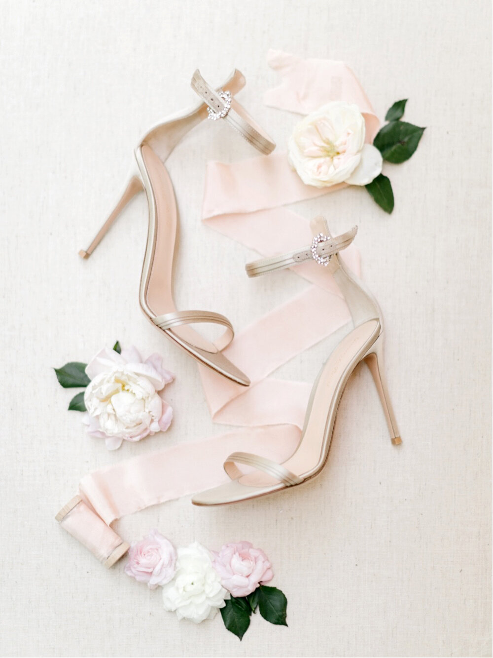 027_wedding-shoes-and-details_wedding-shoes