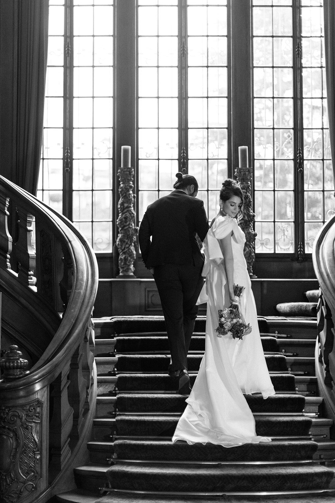 00008documentary-style-wedding-photography-lisa-lark-st-charles-hall