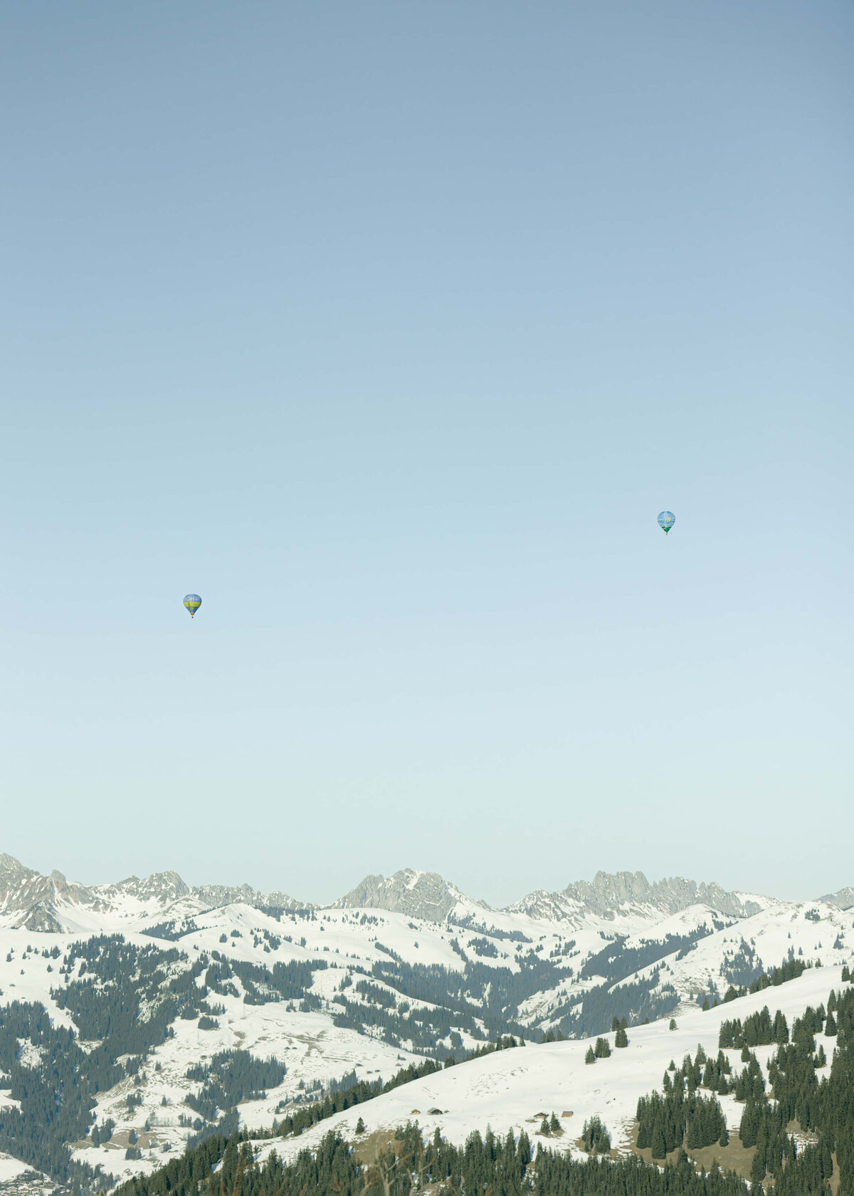 chloe-winstanley-events-gstaad-mountain-hot-air-ballon