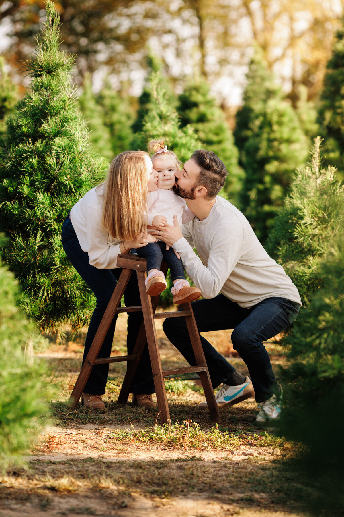 NWA family photographer, Northwest Arkansas best family photography, family portraits near me, professional family photos, family photography packages