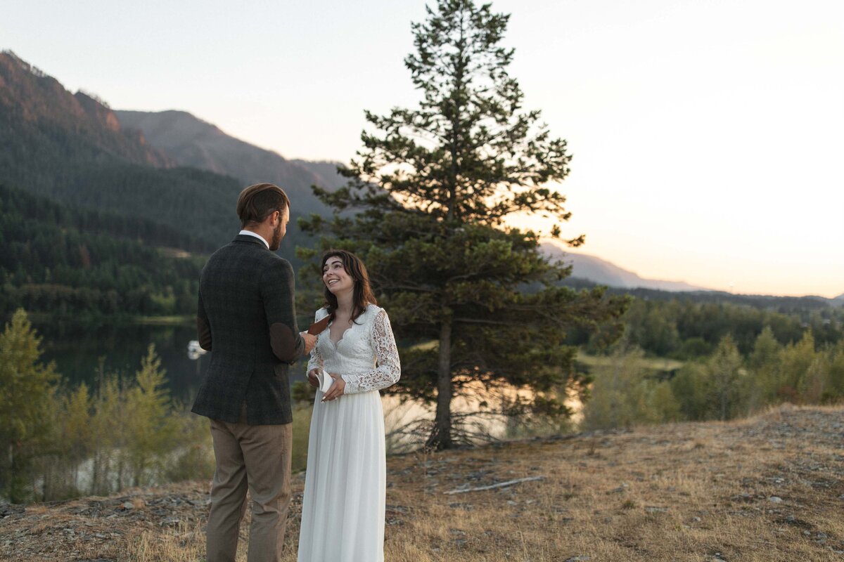 columbia-river-gorge-elopement-government-cove-oregon-96