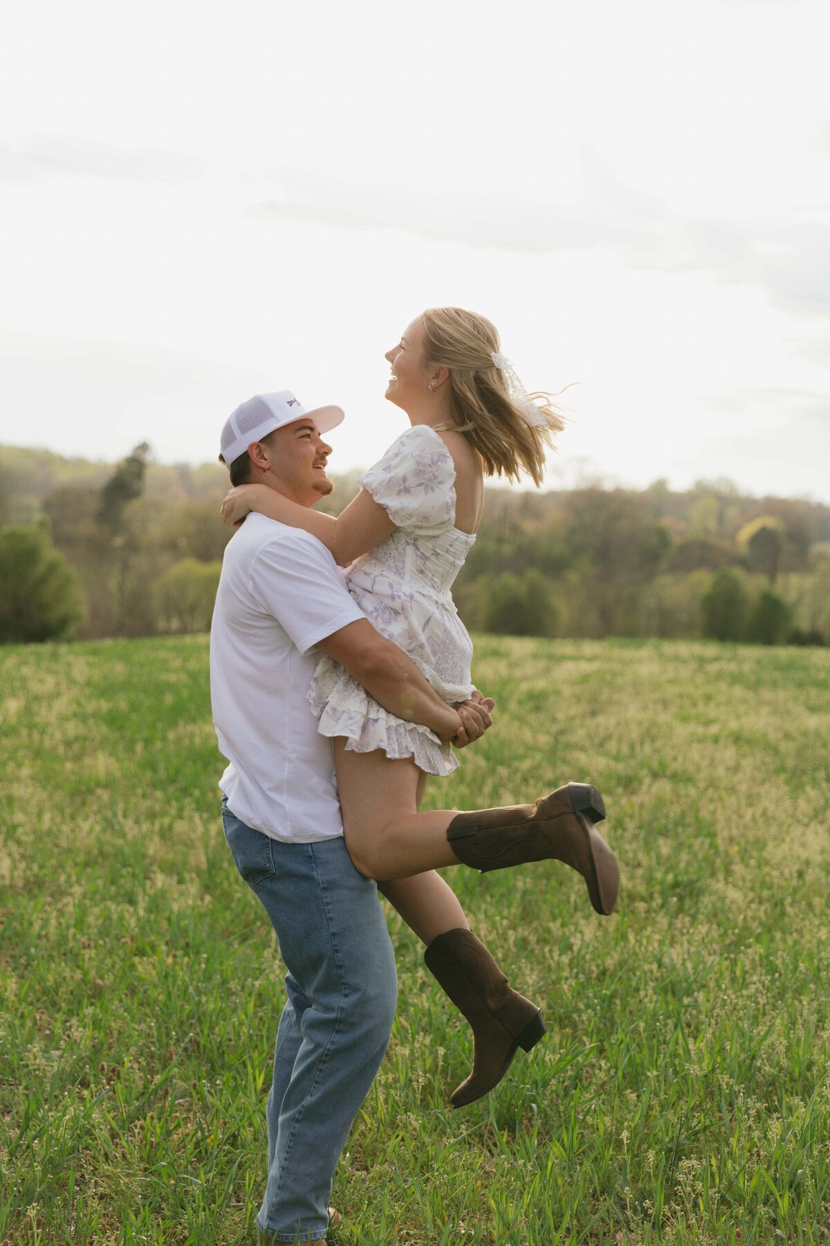 Chloe Parker Photography Heartfelt Wedding Photographer in Virginia — Couples Engagements Photos 8