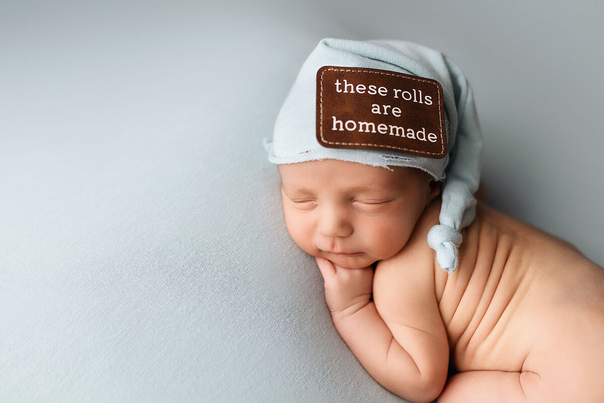 Newborn photographer serving Southern Minnesota areas.