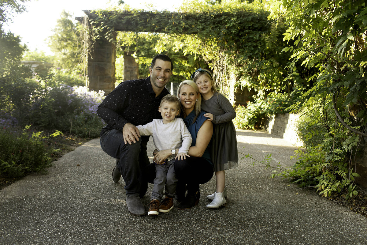 Family session in the pine trees