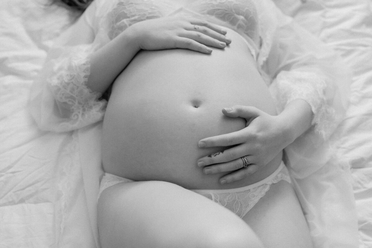 intimate-maternity-boudoir-session-42