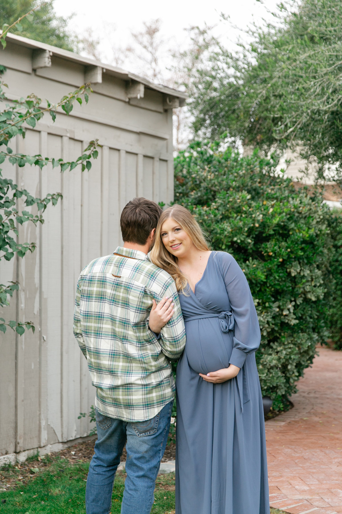 Karlie Colleen Photography - Phoenix Arizona Maternity Session - Green Historic Home - Hannah & Calvin -44