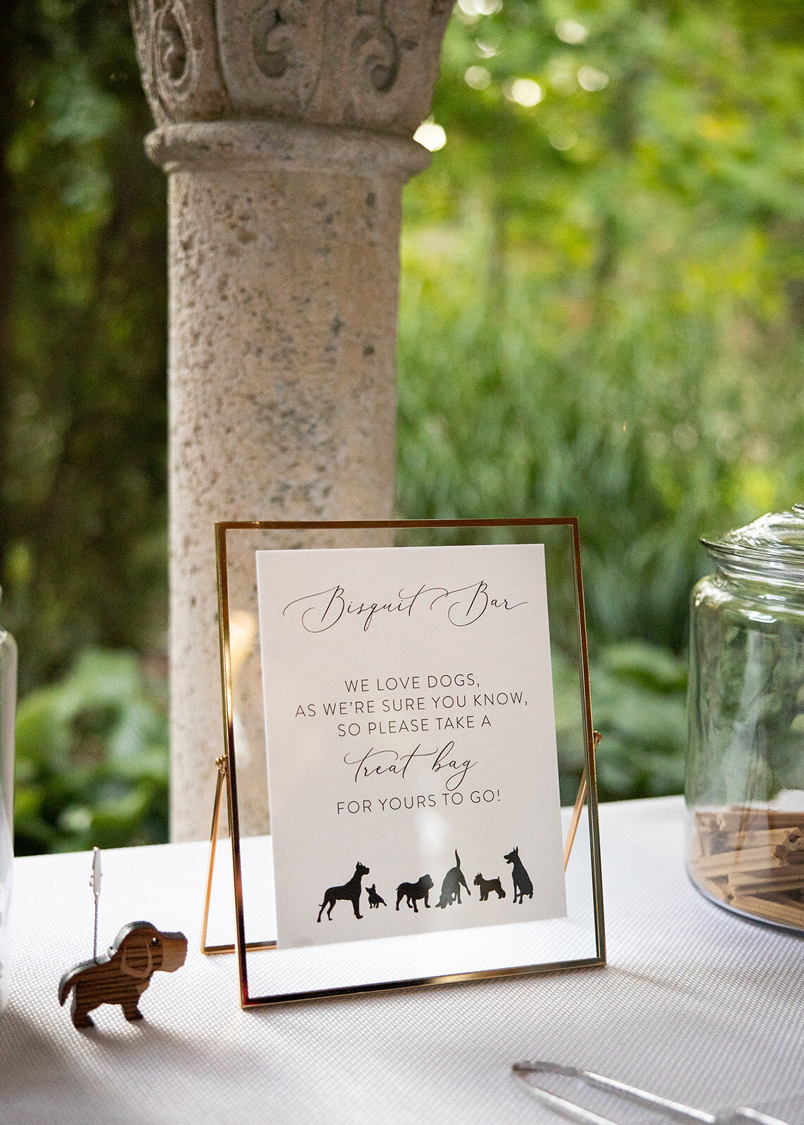 wedding-dog-bisquit-bar-favor