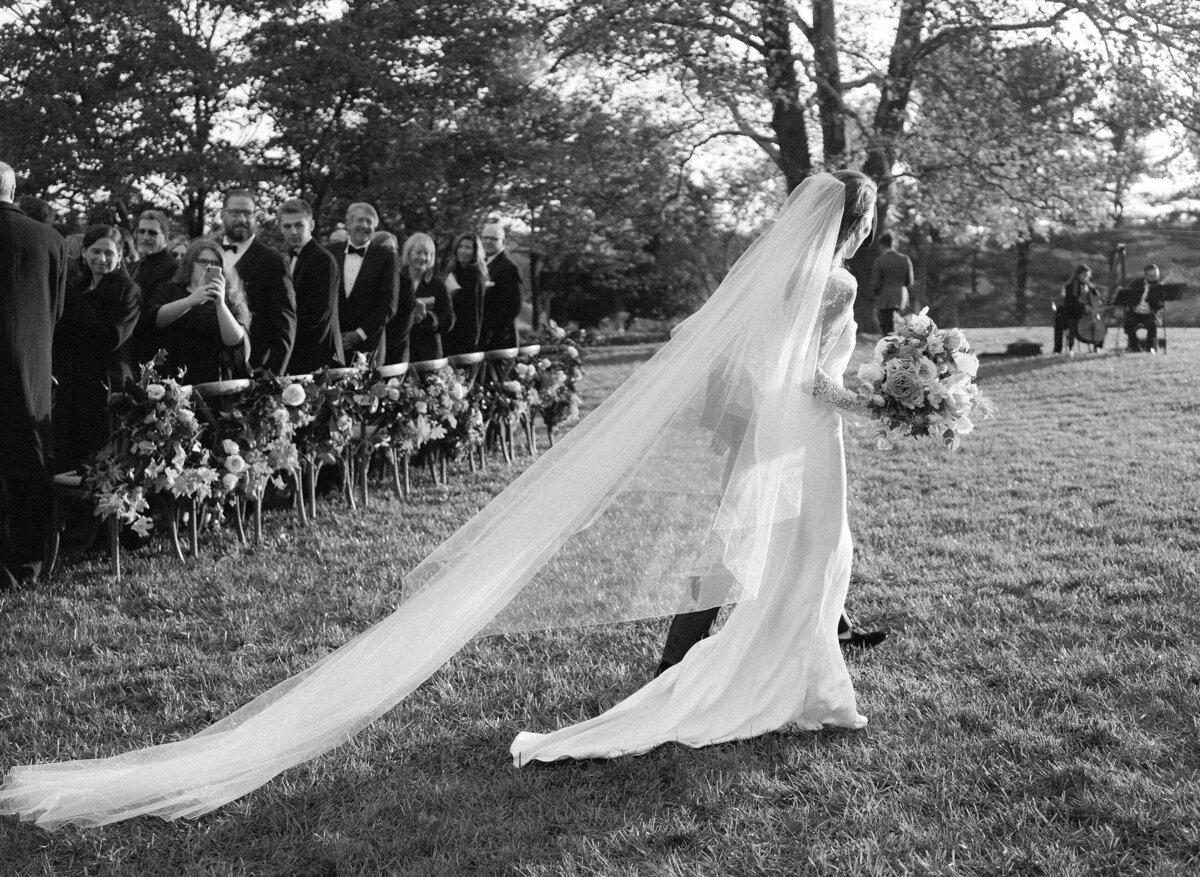 pamela-barefoot-events-washington-dc-wedding-planner-bride-and-dad-walk-down-the-aisle