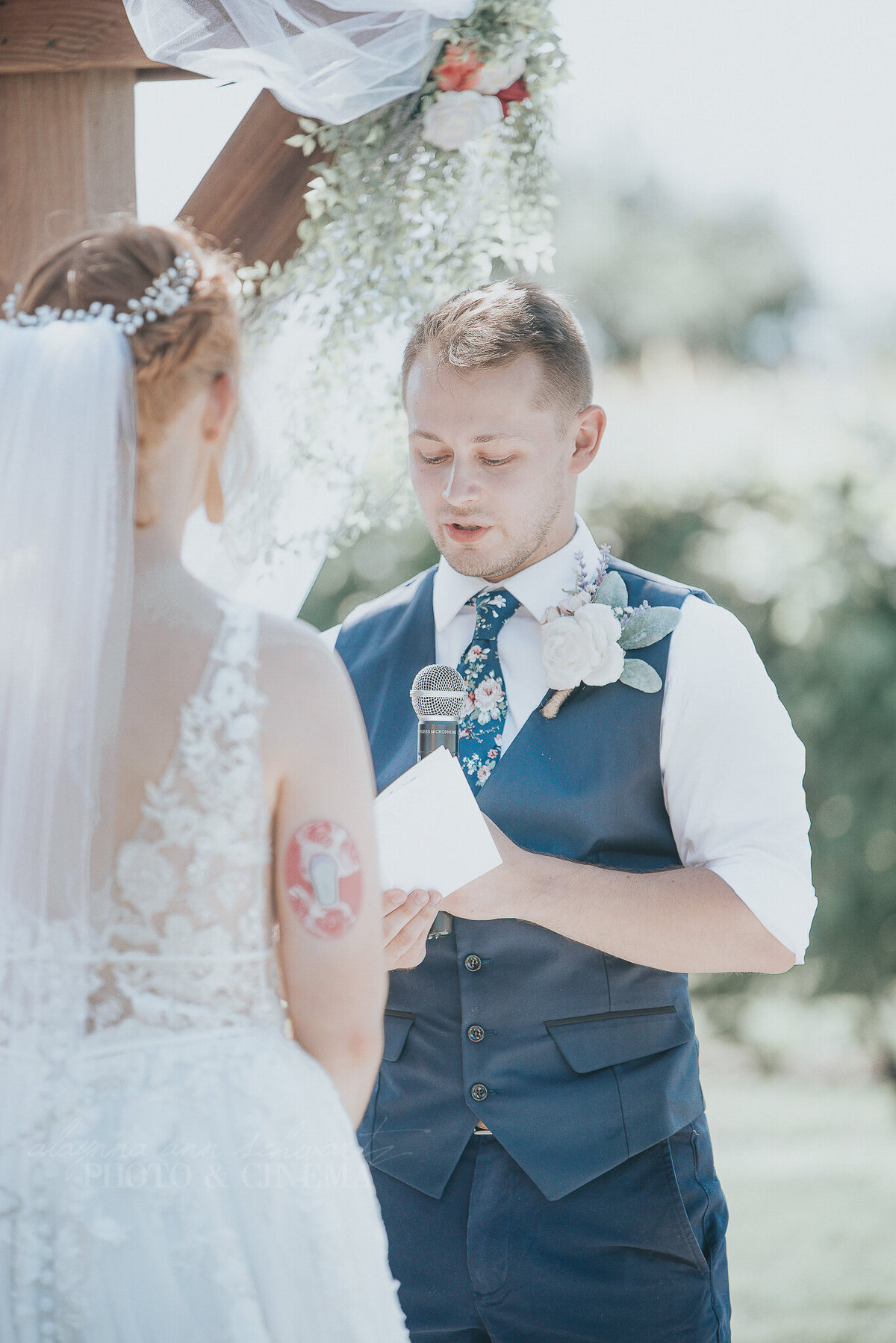 ceremony _ alaynna ann schwartz _ harpors vinyard _ iowa photographer _ playlife photography_0141