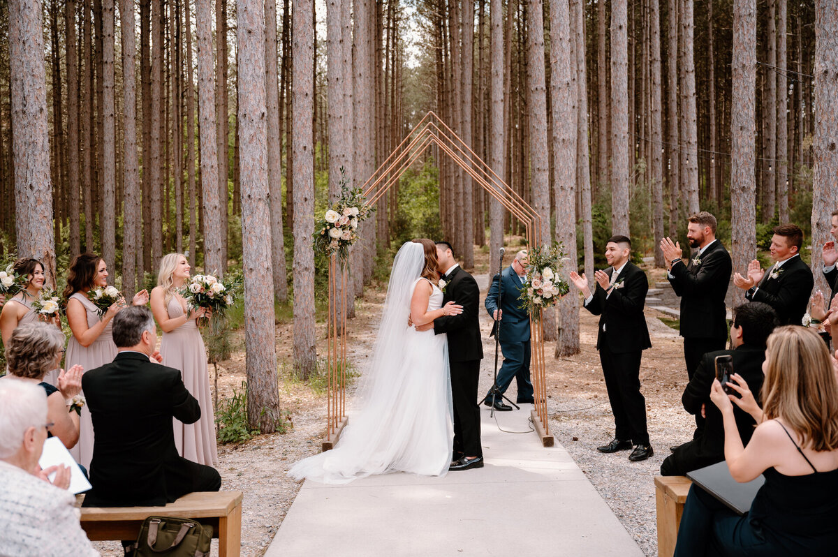 pinewood-wedding-cambridge-minnesota-julianna-mb-photography-41