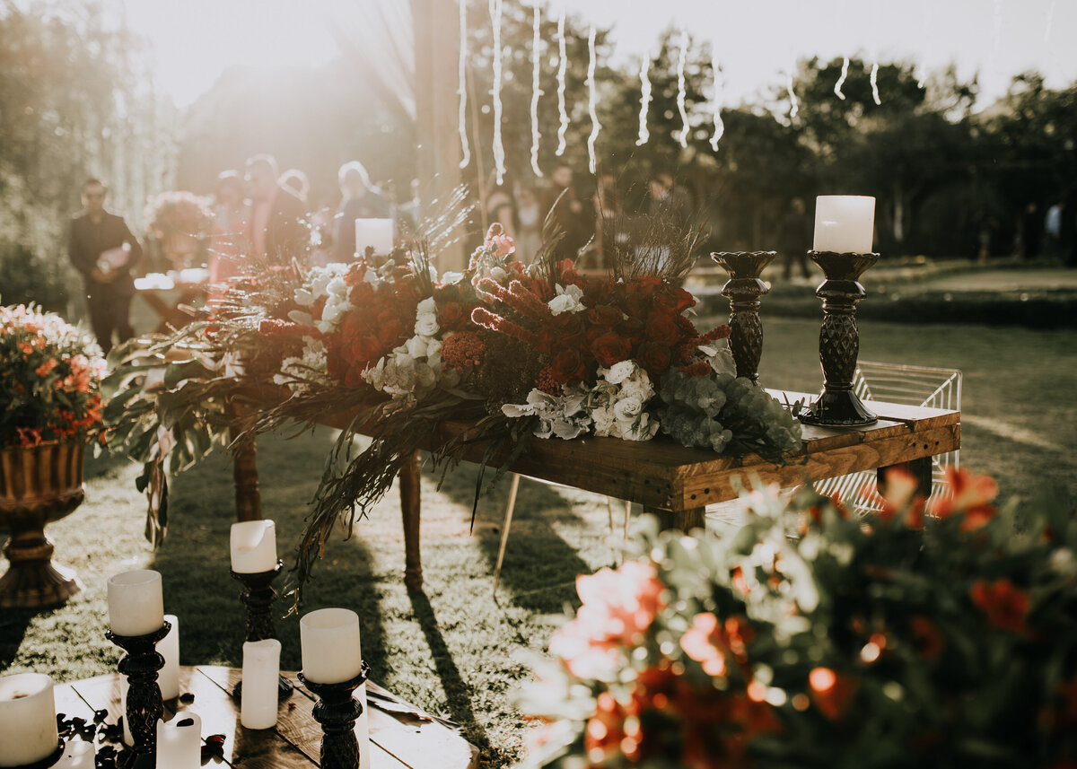 flowers-outdoor-wedding-party