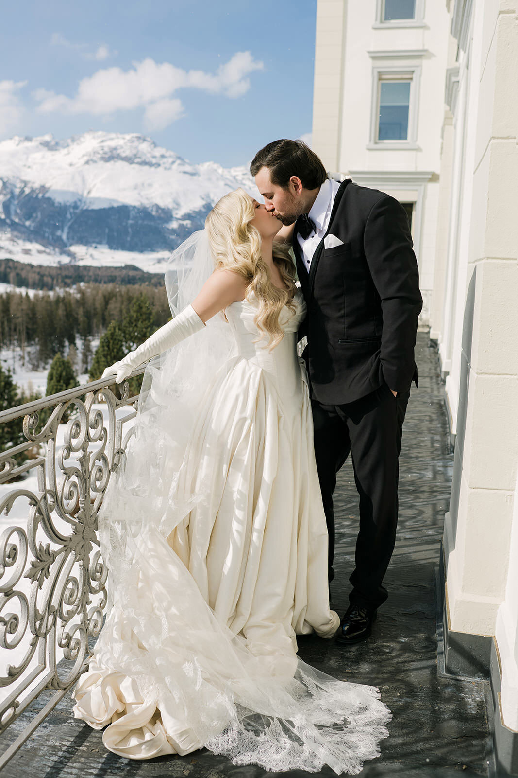 Powers_Wilson_Switzerland_Wedding_BrideandGroom_TaraHodgesPhotography042