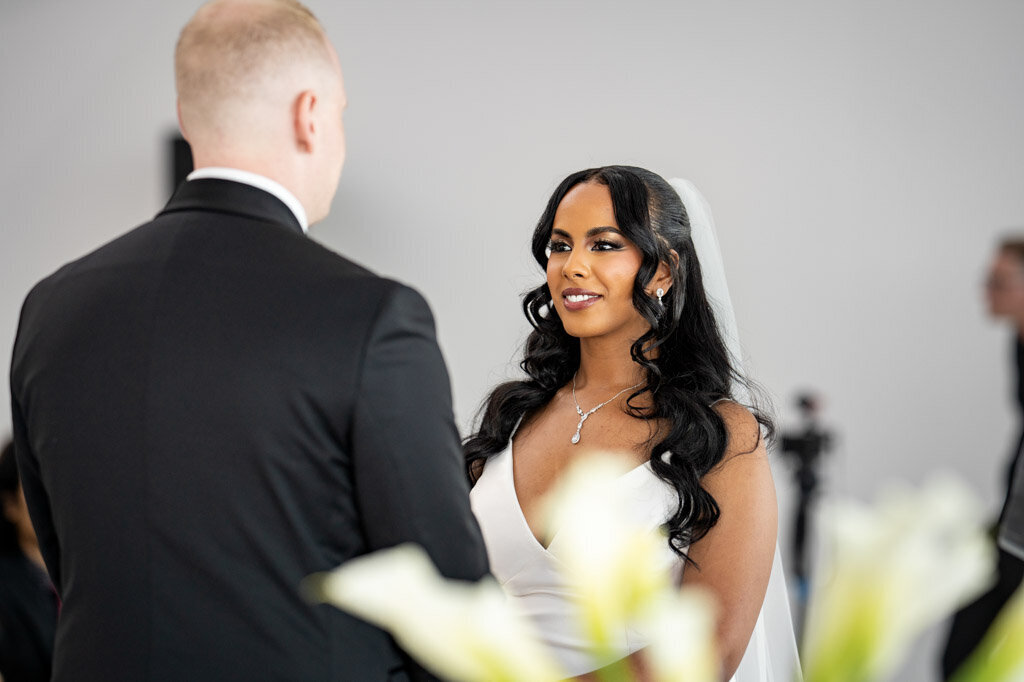 73-Milwaukee-Art-Mueseum-Wedding-Lauren-Ashley-Studios