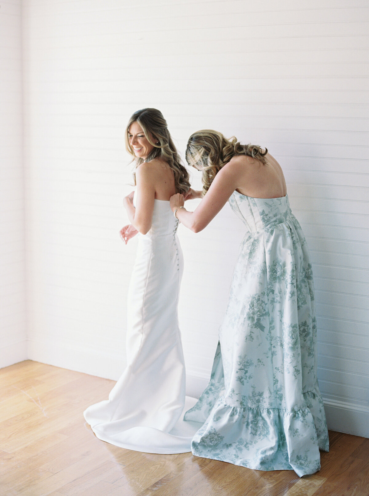 Emily March Photography Wilmington, North Carolina and Destination Wedding Engagement Photographer Heirloom Photography for Memorable Gatherings Light Airy Sentimental Imagery Images Weddings_Castle Hill Inn Wedding - 004