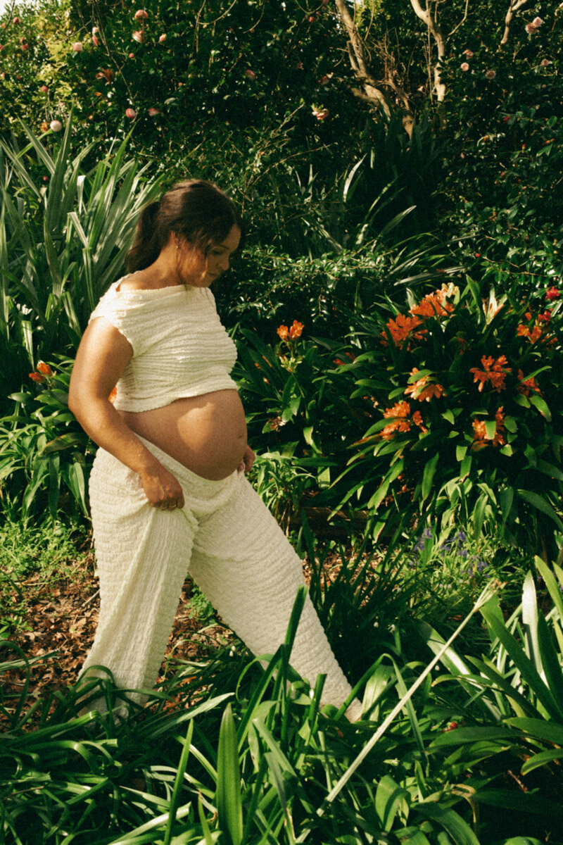 VINTAGE-DREAMY-MATERNITY-PORTRAITS-NEW-ZEALAND-103