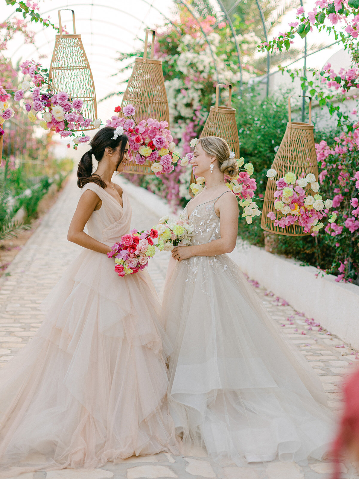 Destination wedding inspired by pink bougainvilleas at Dar Oomi Djerba Veronique lorre direction artistic floral designer Thomas Audiffren10