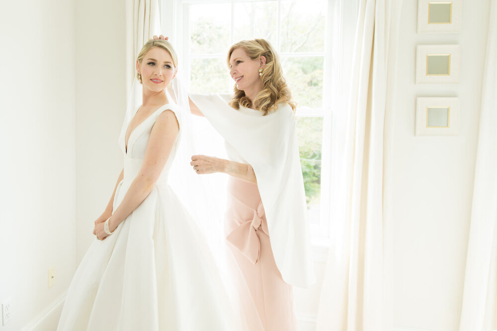 bride-getting-ready-mother-of-the-bride-anne-barge-westport