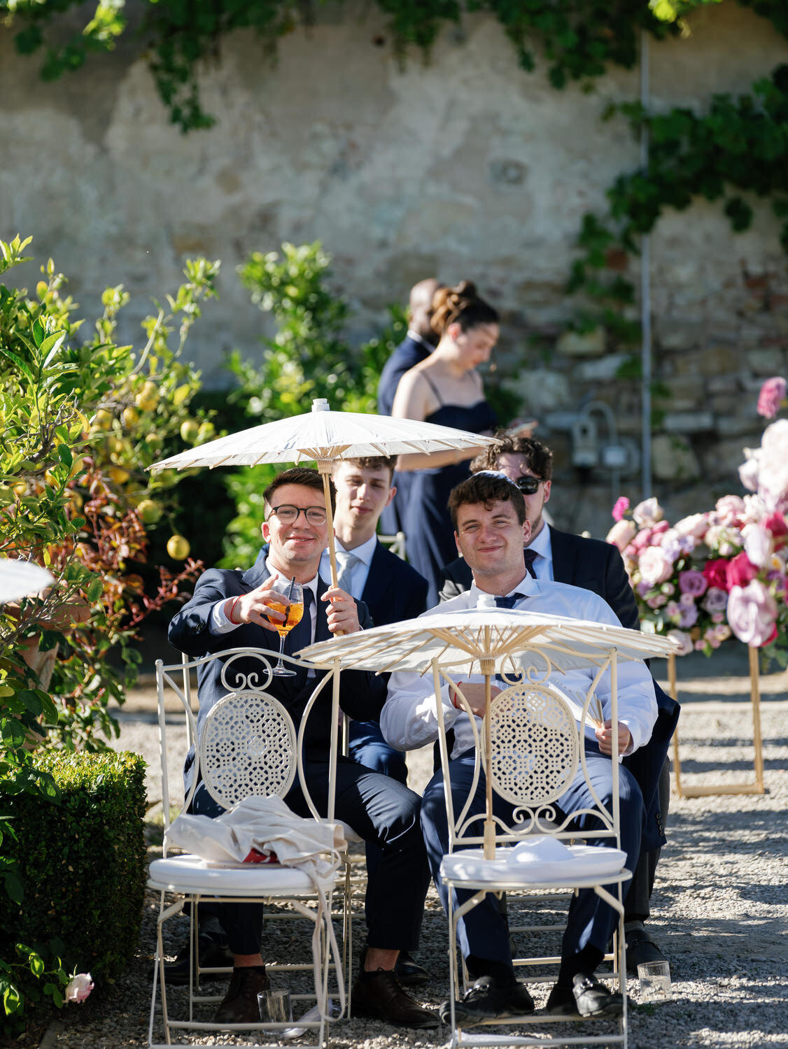 062-Happy-Wedding-Guests-Italy