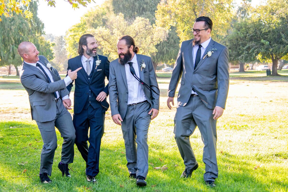 Maria-McCarthy-Photography-wedding-groomsmen-laughing