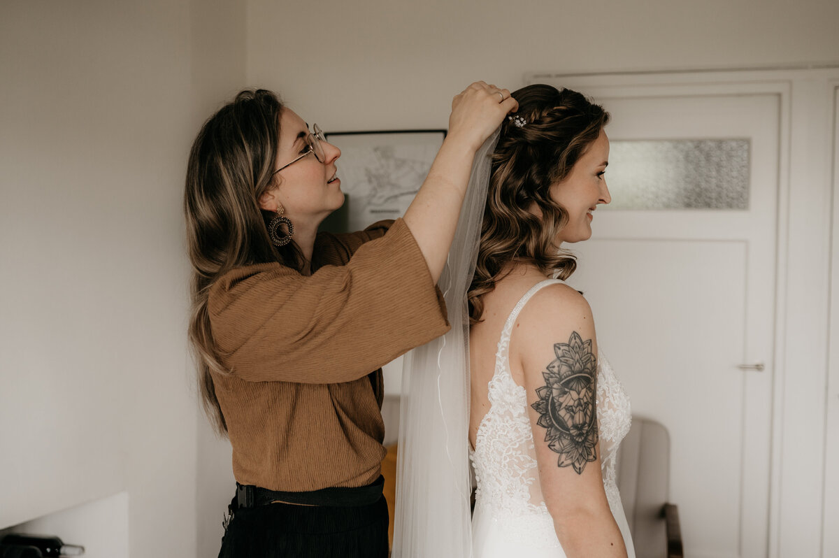 Pure Liefde Fotografie - Wilco & Marriët - Getting ready Marriët-46