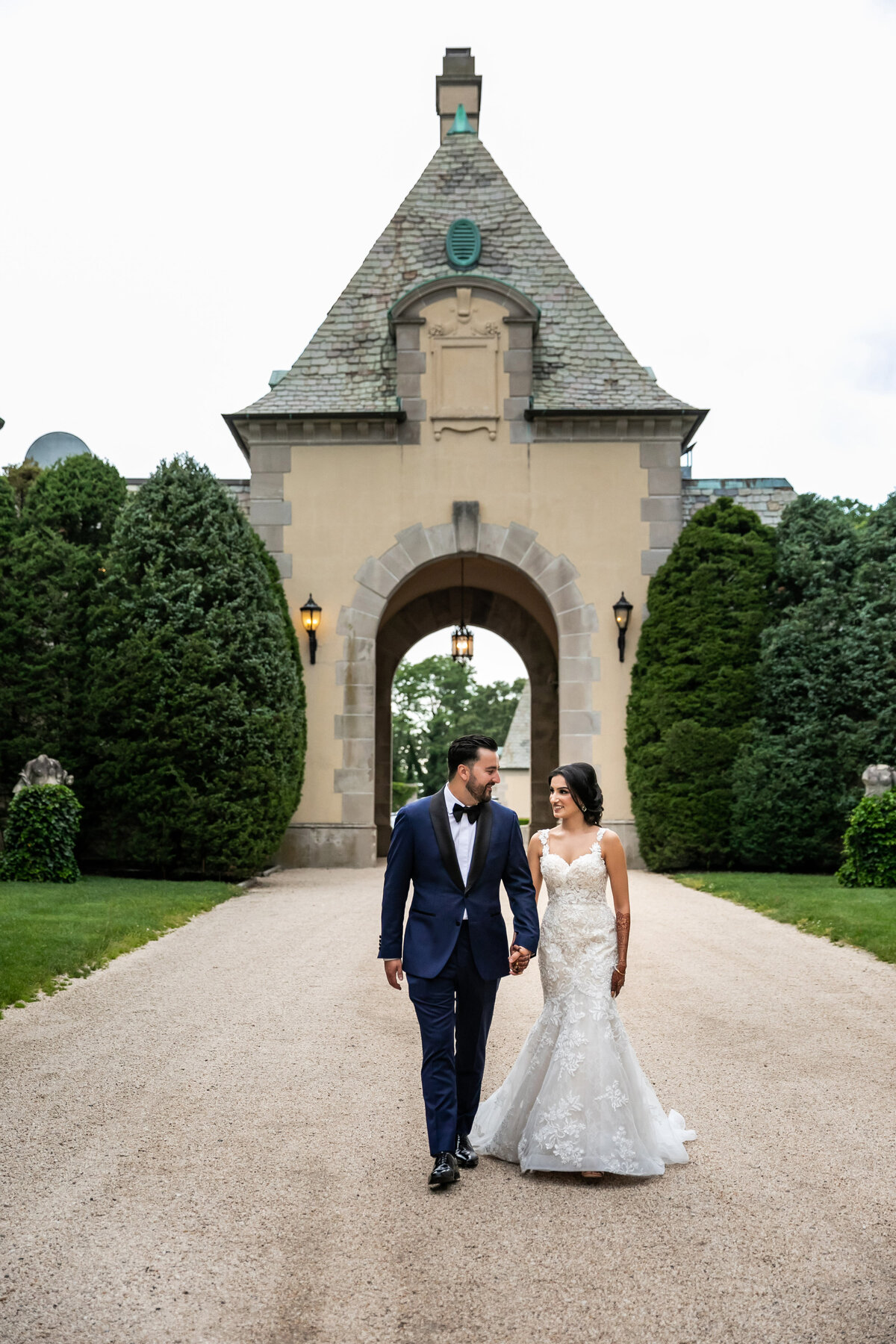 emma-cleary-new-york-nyc-wedding-photographer-videographer-venue-oheka-castle-isha-adam-51