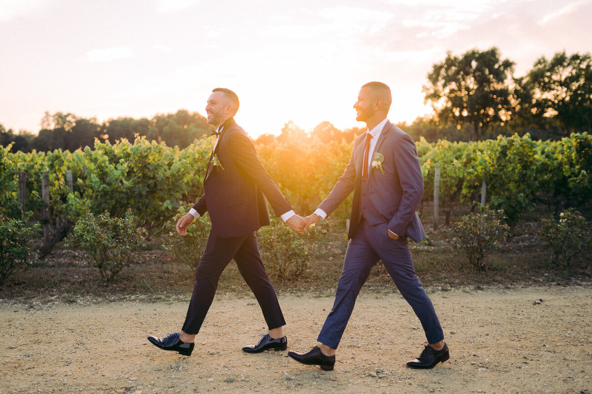 destination-wedding-gay-couple-france