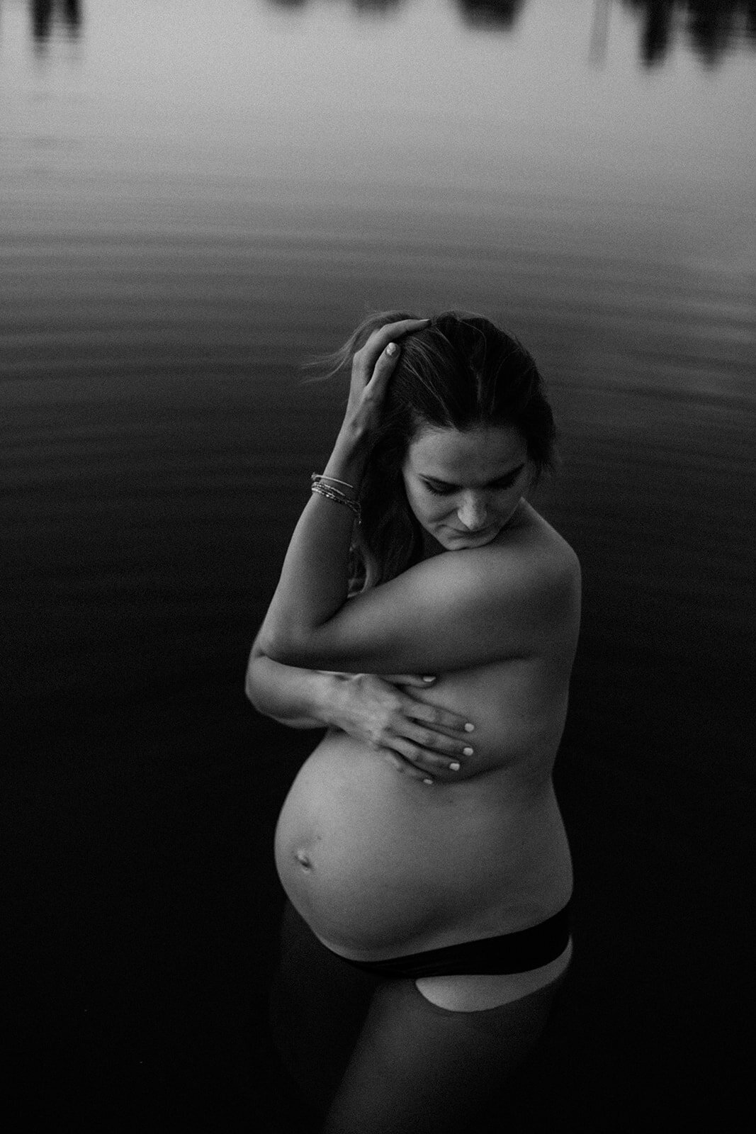 intimní těhotenské focení ve vodě  fotografka plzeň markéta zýka