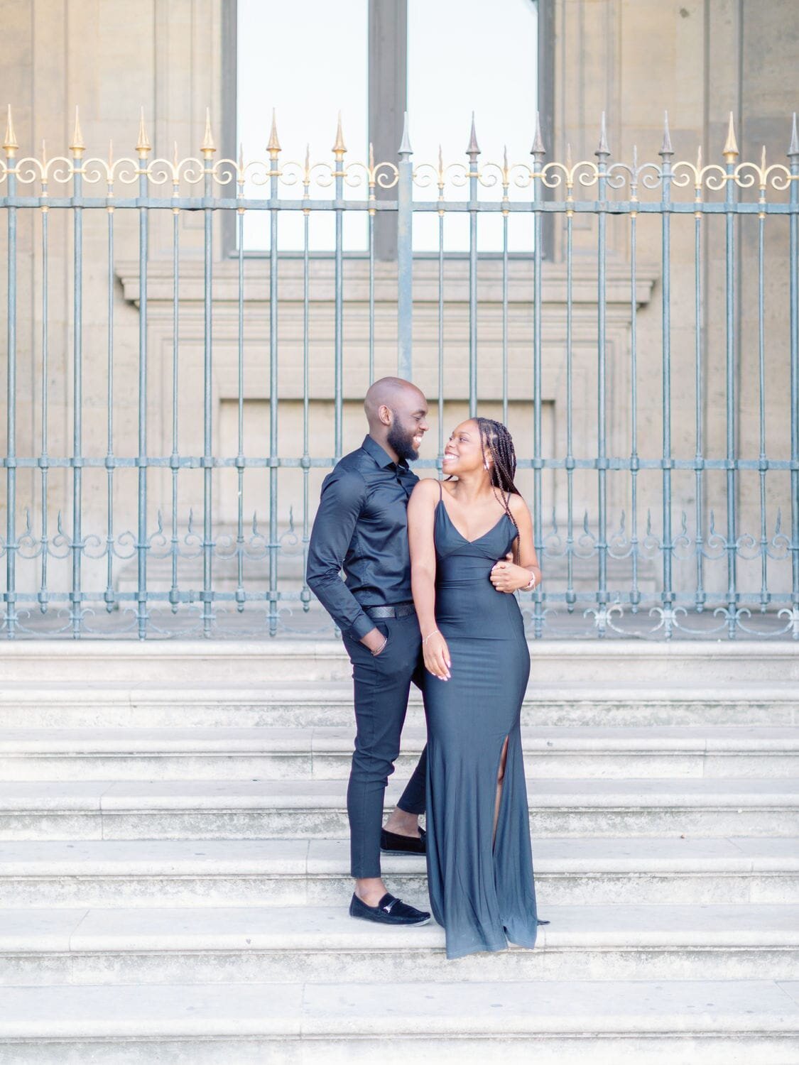 Engagement-session-paris-couple-wedding-photographer-louvres-museum-8