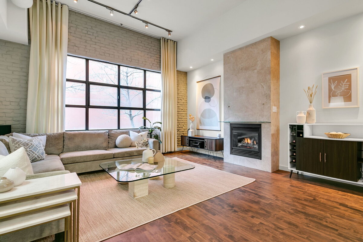 11-web-or-mls-8_008_Living Room