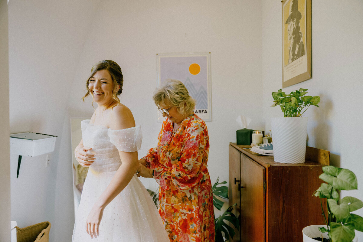 Brooke&PerronWeddingPhotos_GettingReady2_AustinWeddingPhotographer_HereafterFilms-1