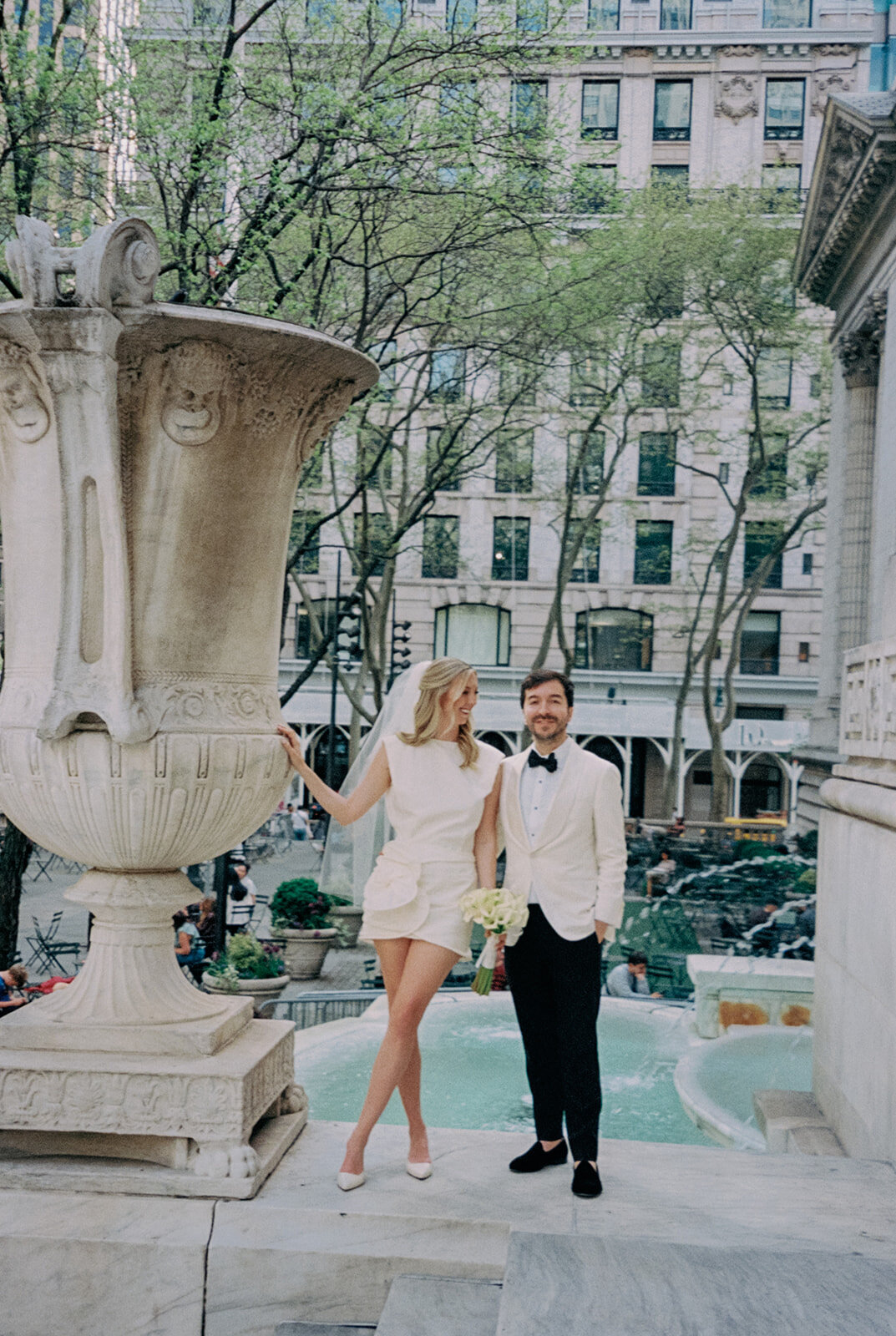 New York-City Hall-Elopement-Chic-Candid-Wedding-Larisa-Shorina-143