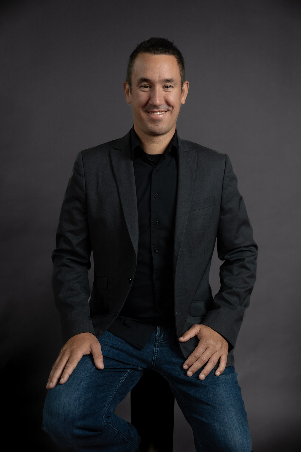Photographe de studio Montréal Jeune homme en veston