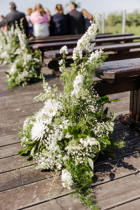salt-drift-point-venue-white-floral-arrangements