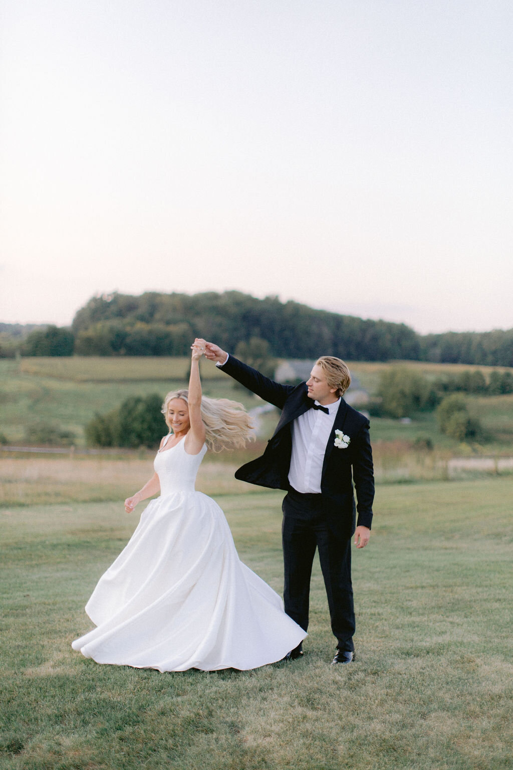NikkiSanterre_EastCoastLuxuryWeddingPhotographer_WilmingtonWeddingSocialGracesEvents_Emma&Andy-193