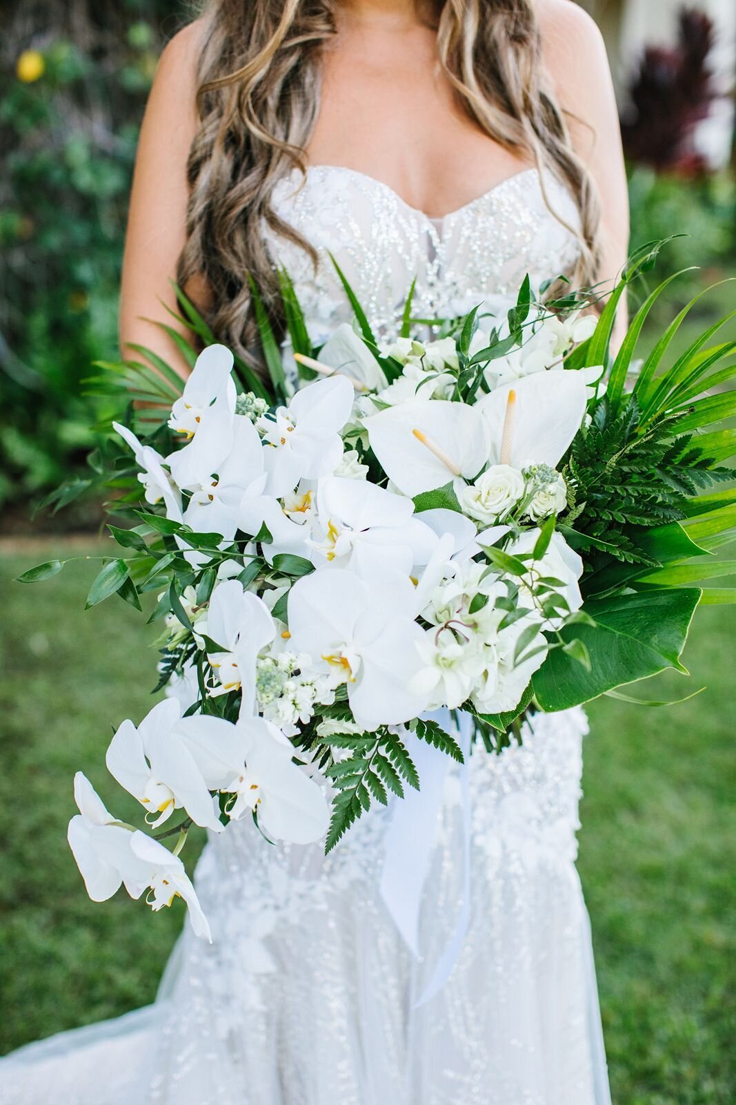 white-tropical-bridal-bouquet-november-wedding-3