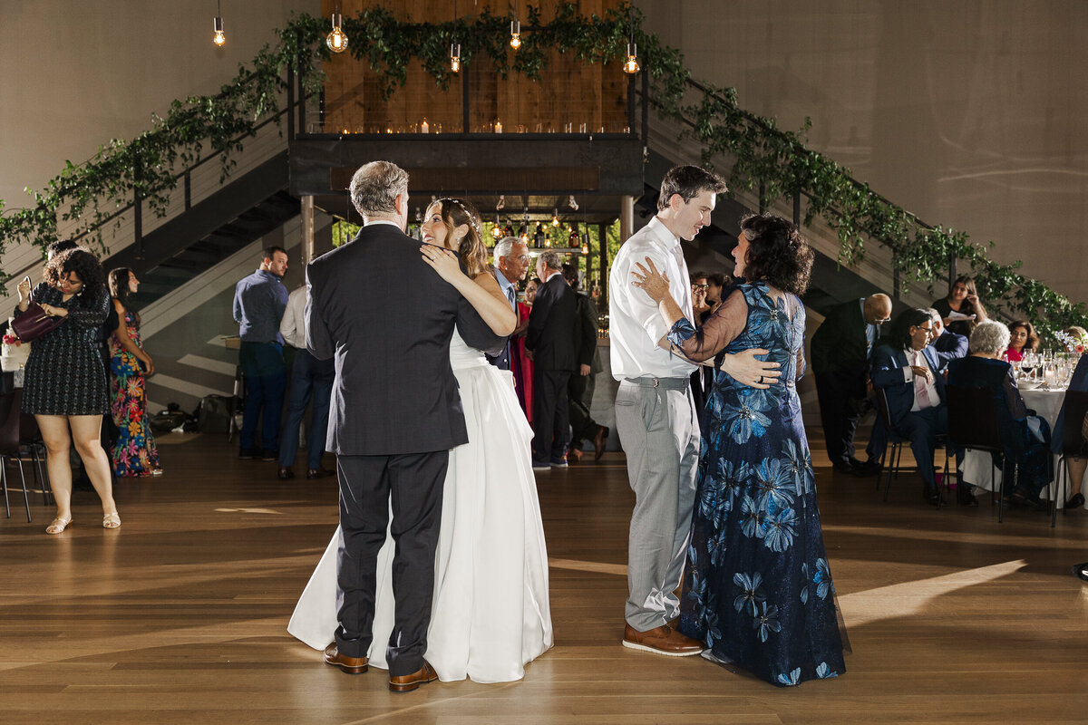 SarahAndrew_WeddingPreview_83_20240630__MB_6854