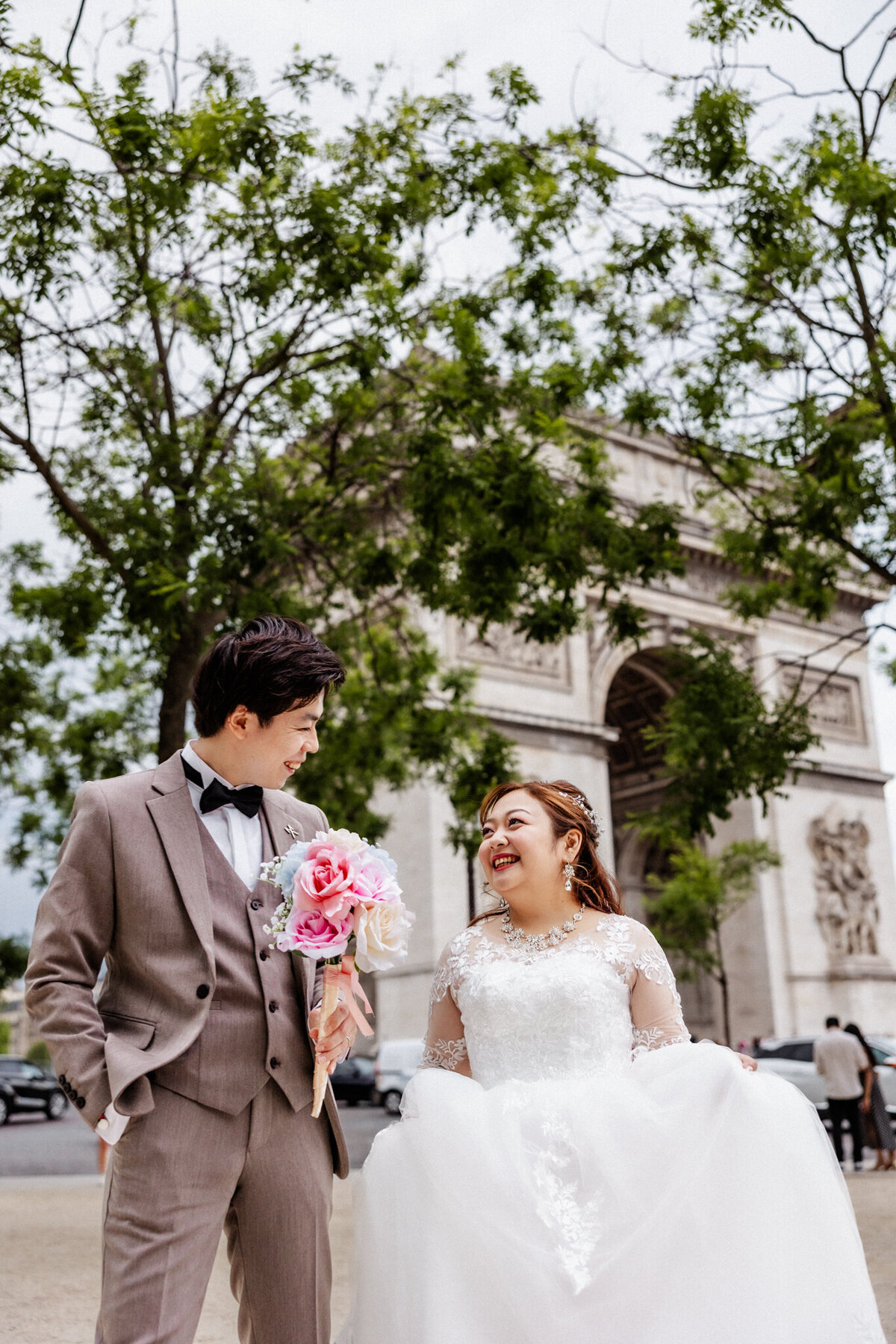 Paris_photowedding_Arc-de-Triomphe_43