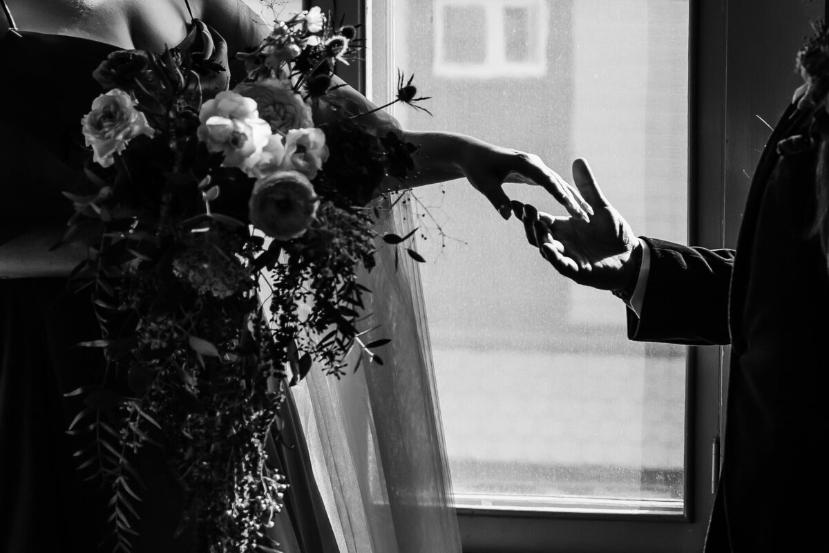 ArcherInspiredPhotography-SiobhanandDavidWedding-WinchesterMysteryHouse-CouplePortraits-120
