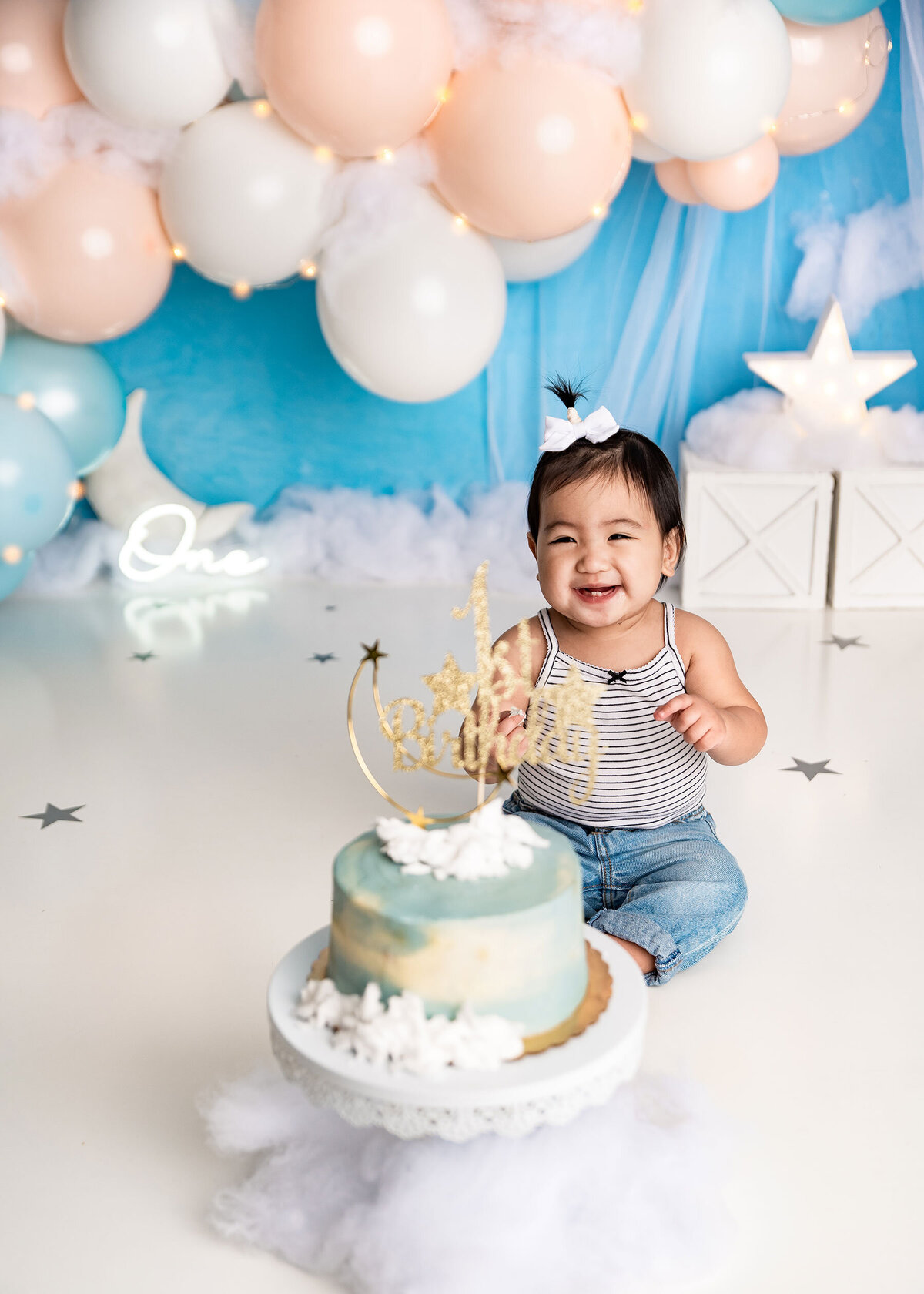 Lehigh-Valley-PA-Cake-Smash-Photographer-twinkle-twinkle-little-star-cake-topper-with-smile