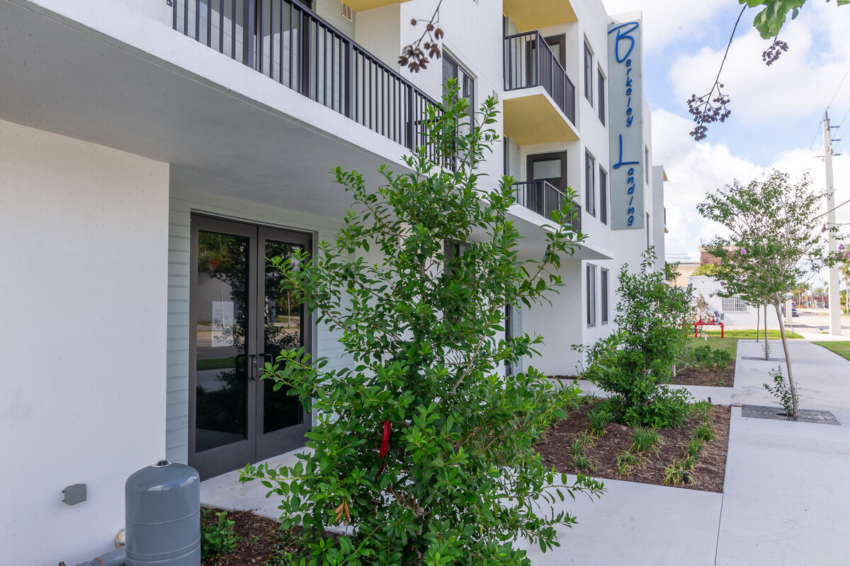 062524BERKELYPALMBEACH-51