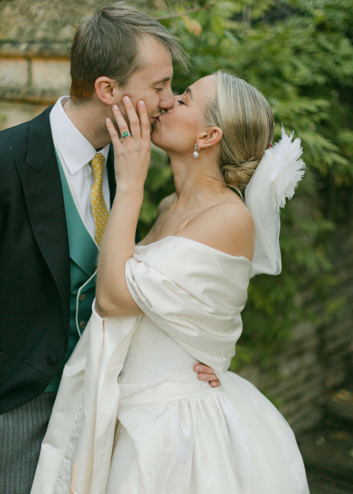 chloe-lowe-wedding-euridge-manor-portrait-vivienne-westwood-dress-veil