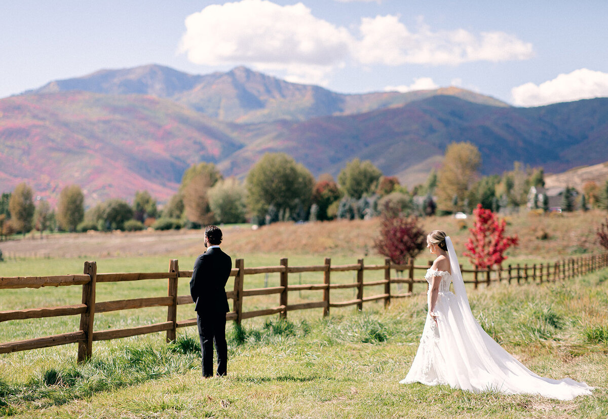 EA_RiverBottomsRanchWedding_FirstLook03