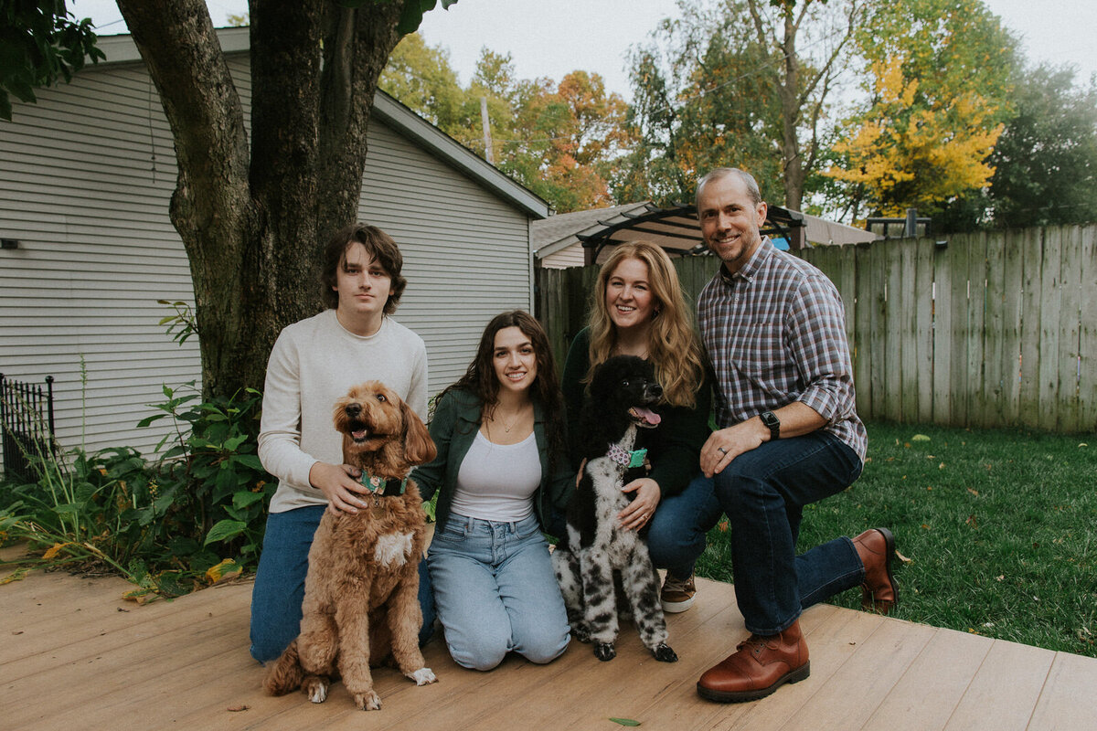 illinois-family-photos-home-dogs-joy-teenagers-8