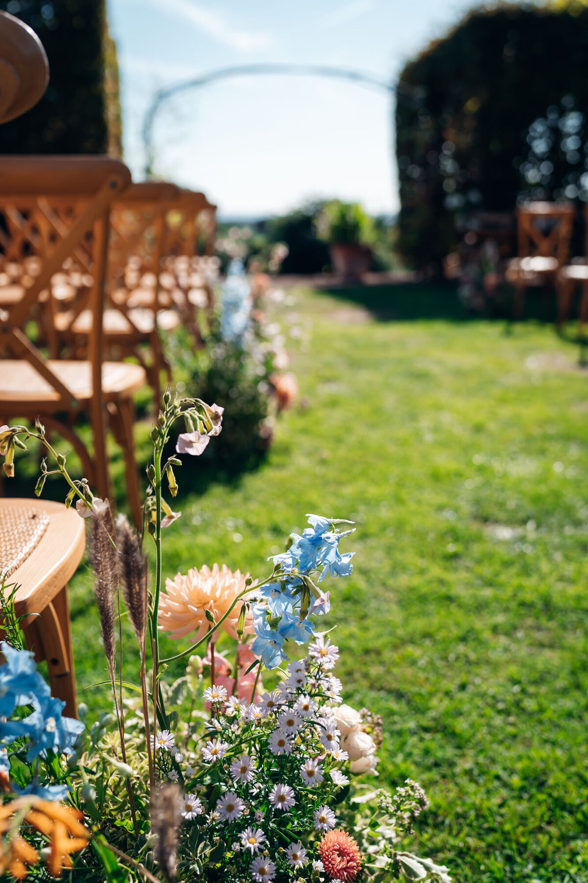 Gloucestershire-wedding-photographer-outdoor-ceremony-set-up-at-pauntley-court