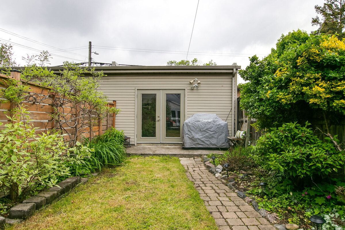42-web-or-mls-74_007_Backyard