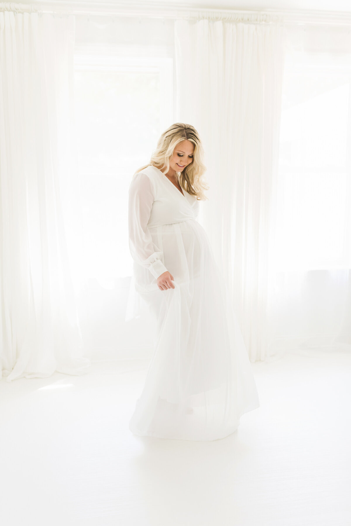 Light-Airy-Maternity-Session-16
